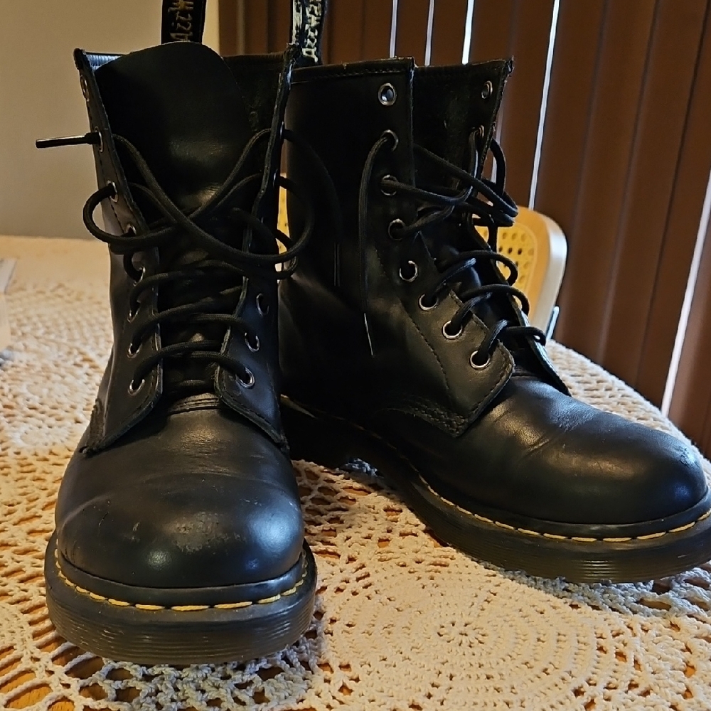 Dr. Martens Women Size 10